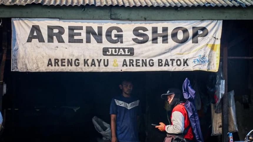 Pedagang Arang Raup Rezeki di Momen Idul Adha