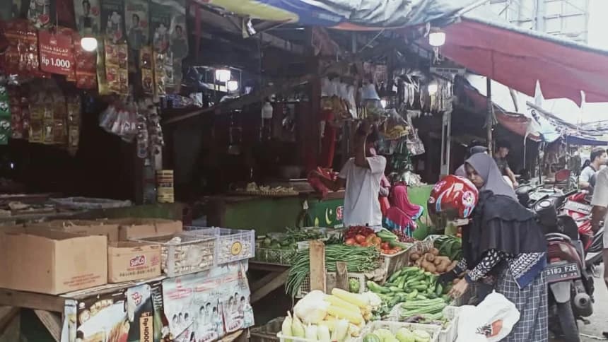 Harga Kebutuhan Pokok Belum Turun, Warga dan Pedagang Menjerit