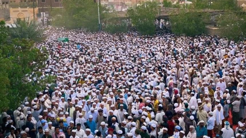 Saat Ribuan Jamaah Hadiri Pemakaman Habib Abu Bakar Al-Adni