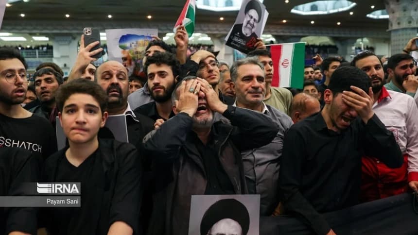 Ribuan Orang Banjiri Jalanan Jelang Pemakaman Presiden Iran Ebrahim Raisi