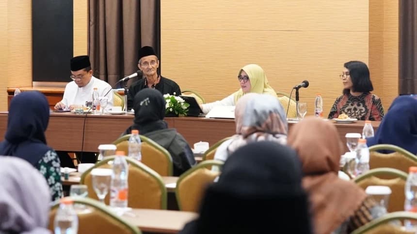 Urgensi Pendidikan Anak di Lingkungan Keluarga, Sekolah, dan Pesantren