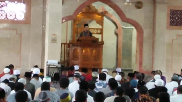 Khutbah Jumat Bahasa Jawa: Ojo Kapegot Saking Rahmate Gusti Allah