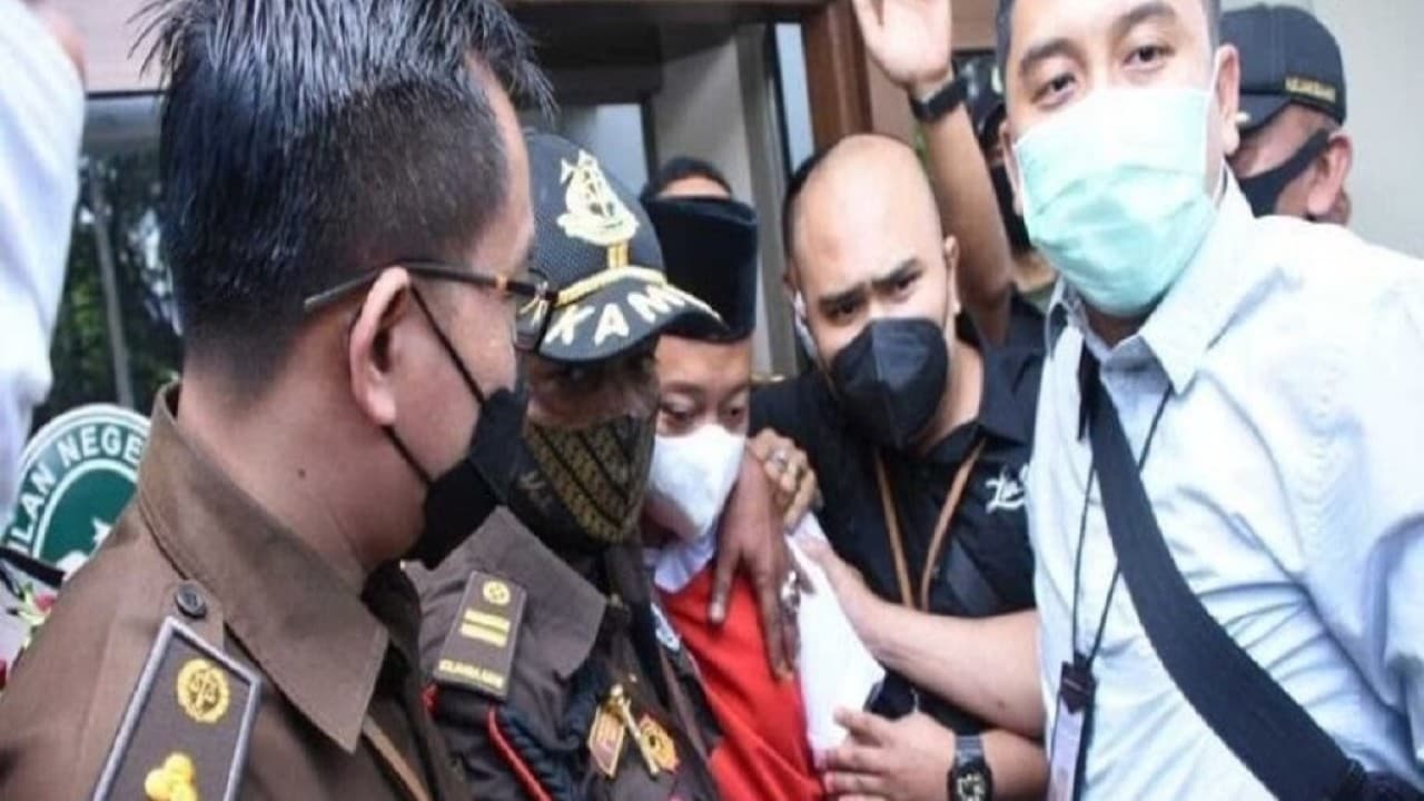 Death sentence handed down for rapist of 13 students