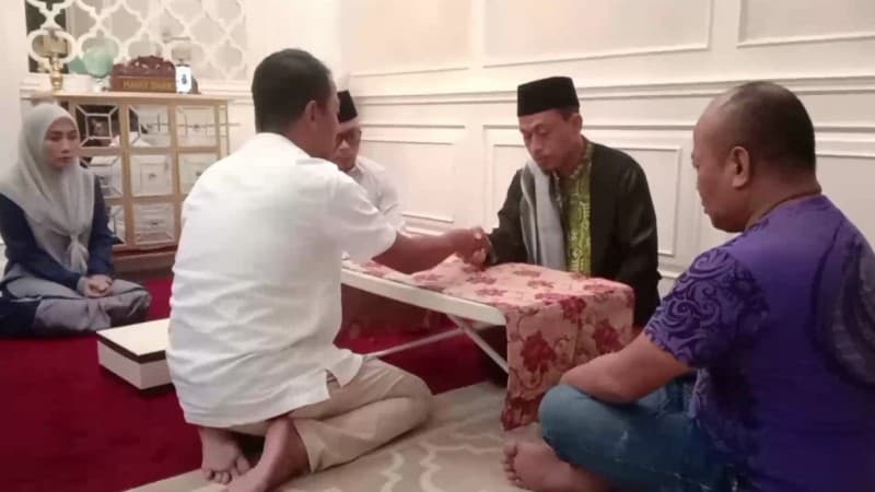 Dibimbing Gus Hayid, Petinju Nasional Ini Masuk Islam
