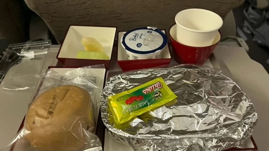 Akhirnya Kami Bisa Sahur di Pesawat Menuju Korea Selatan