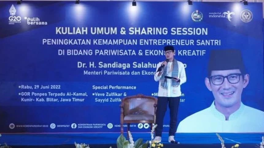 Wujudkan Ekosistem Digital Industri Kreatif, Sandiaga Dorong Santri jadi 'New Content Creator'