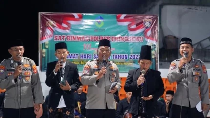 Saat Polisi Pringsewu Fasih Lantunkan Bait Kitab Alfiyah di Hari Santri