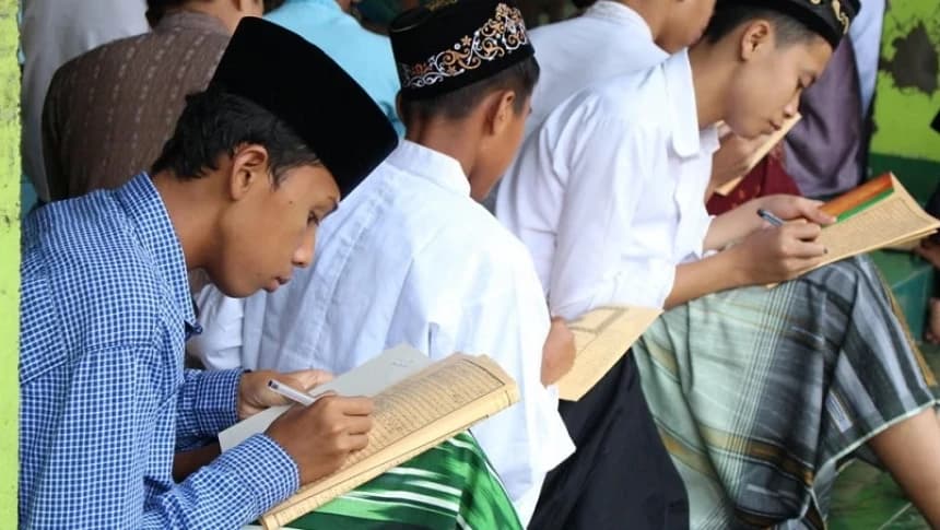 Berkah Manut Kiai, Santri Futuh Setelah 20 Tahun Mondok