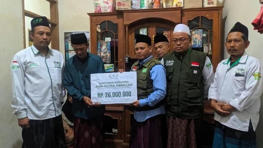 PBNU Berikan Santunan Kematian untuk Almarhum Rafi, Sopir KH Azizi Hasbullah