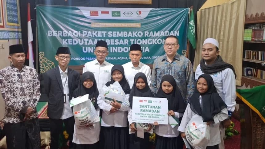 NU Care-LAZISNU dan Kedutaan Besar Tiongkok Salurkan 1.000 Paket Sembako