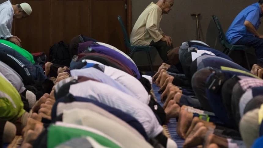 Hukum Shalat Tarawih Empat Rakaat Satu Salam dalam Mazhab Syafii