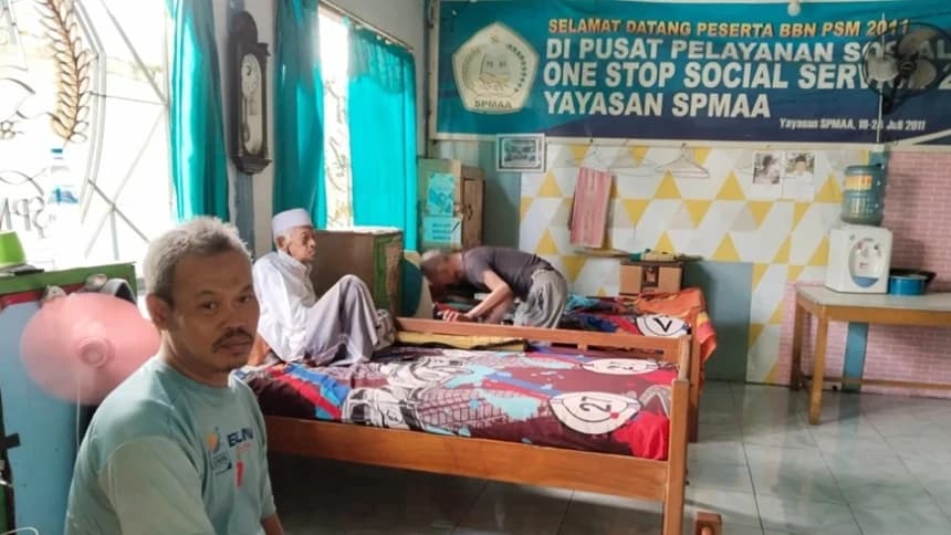 Pondok Pesantren SPMAA Lamongan, Rawat Para Lansia yang Terbuang
