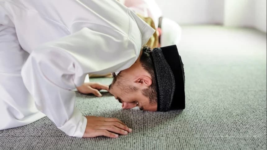Hukum Membaca Ayat Sajdah selain Surat As-Sajdah di Waktu Subuh Hari Jumat