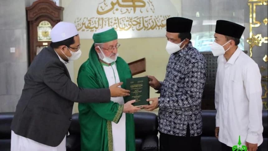 Cucu Syekh Abdul Qadir Al-Jailani Isi Munajat Rajab di Universitas Indonesia