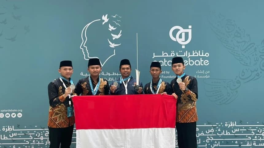 Kisah Santri Al-Hikmah 2 Brebes Juarai Lomba Debat Bahasa Arab di Qatar