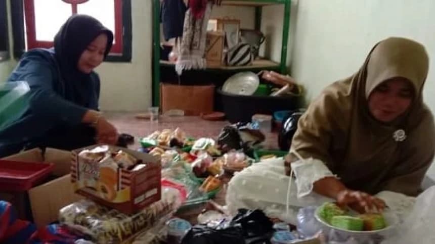 Saling Tukar Jajan Pasar Warnai Peringatan Harlah Fatayat NU di Tebo Jambi