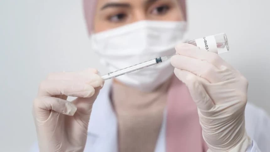 Vaksin Booster Saat Puasa, Batalkah?