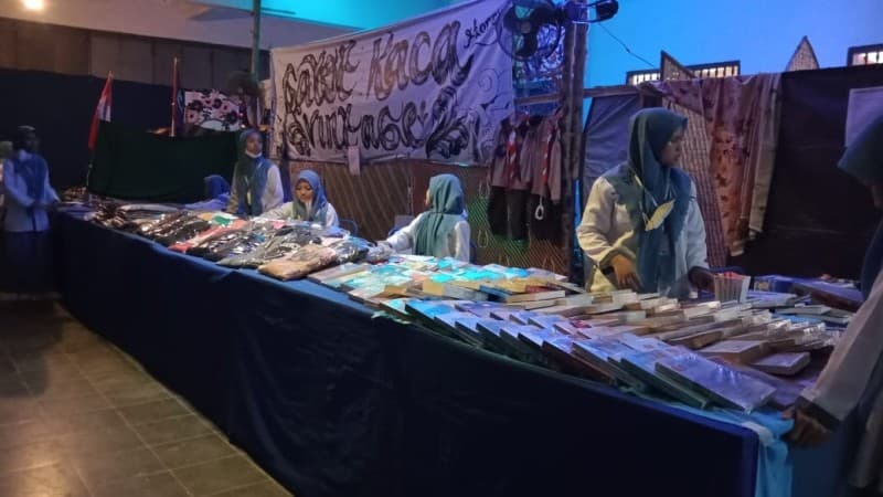 Pameran Hasta Karya Santri Meriahkan Peringatan Maulid Nabi di Pondok Tremas