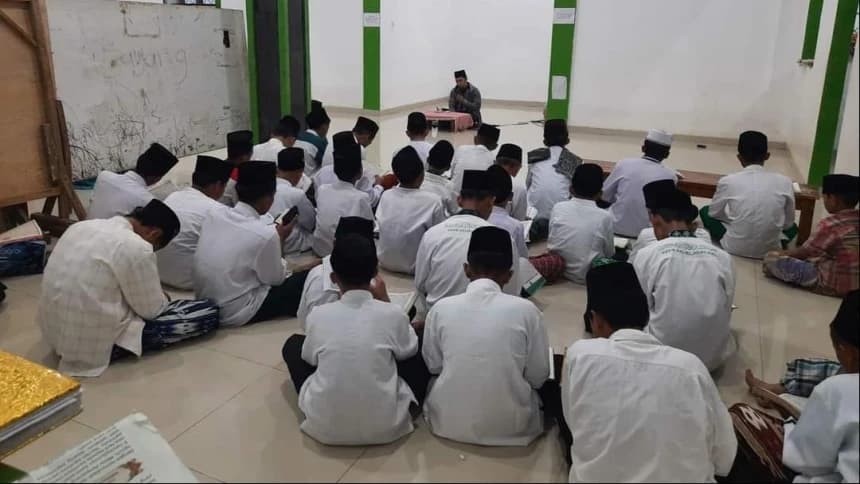 Masyarakat Harus Berterima Kasih pada Pesantren, Ini Sebabnya