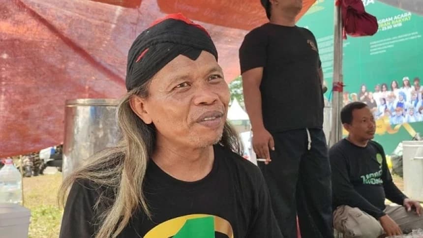 Jamaah Kawulo Pinggiran dan Wong Bodho Gratiskan Aneka Minuman di Harlah 1 Abad NU