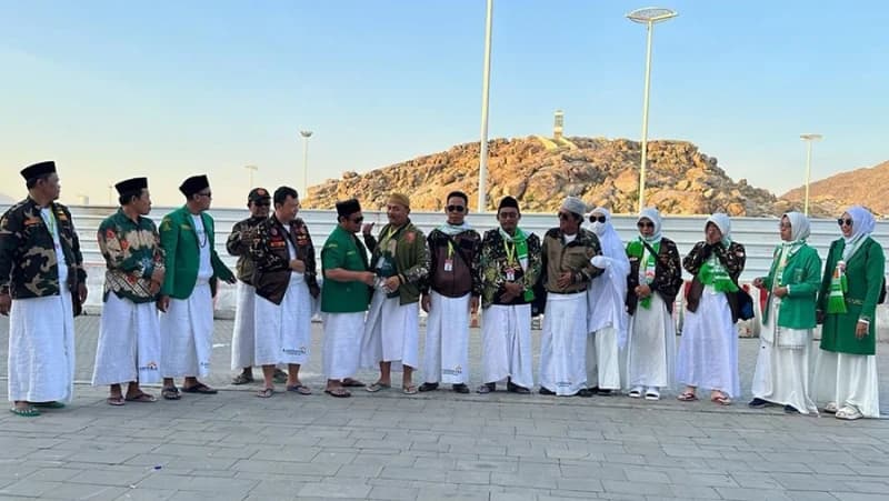 Tak Ingin Melewatkan Momentum, Jamaah Umrah Ini Peringati 1 Abad NU di Makkah