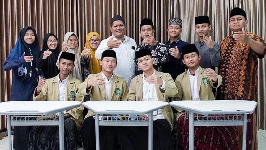 Santri Al-Hikmah 2 Brebes Maju ke Ajang Debat Bahasa Arab Internasional di Qatar
