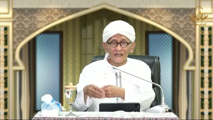 Kiai Miftach Jelaskan Adab Pengiring Jenazah: Jangan Duduk sebelum Mayat Dimakamkan