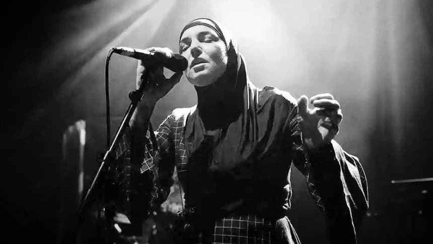 Penyanyi Mualaf Asal Irlandia, Sinead O’Connor Tutup Usia 