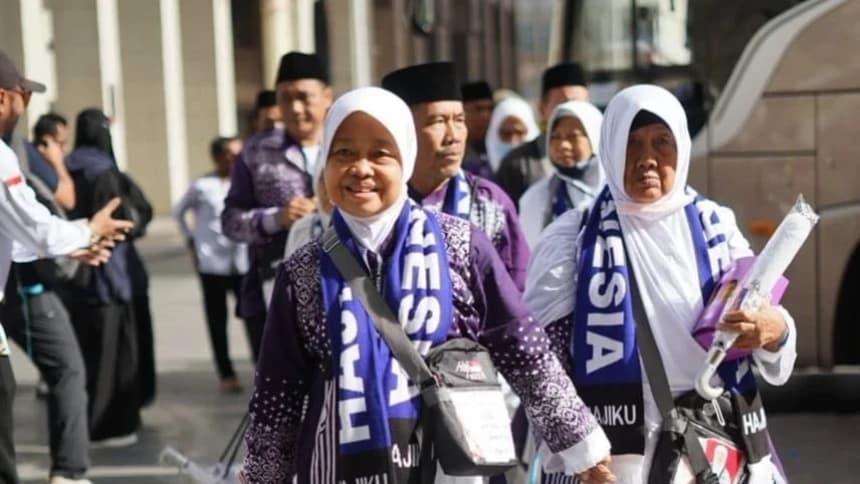 Saat Lantunan Shalawat Badar Sambut Kedatangan Jamaah Haji Indonesia di Madinah