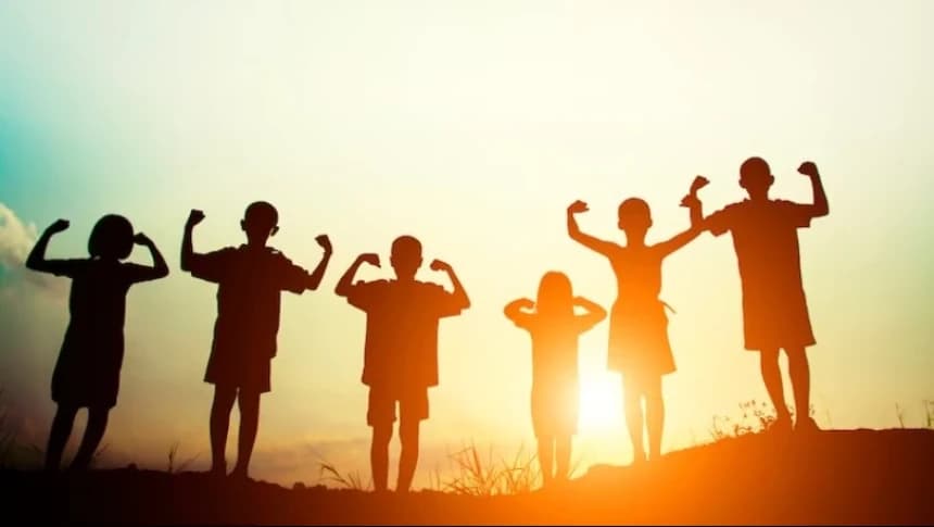 Wajibkah Merawat dan Menjaga Anak Yatim yang Kaya?