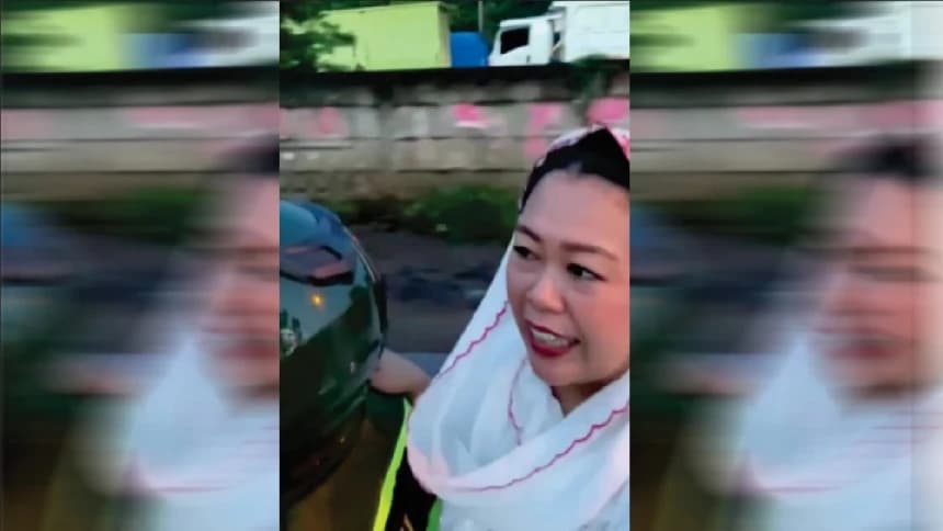 Ketika Yenny Wahid Naik Motor Terobos Padatnya Jamaah Harlah 1 Abad NU