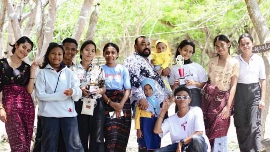 Cerita Zaini Ratuloli, Guru di Flores Timur yang Semangat Hidupkan Seni di Tengah Keterbatasan