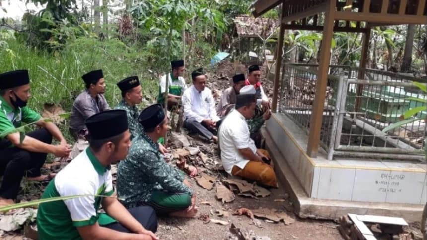 Hukum Ziarah Kubur Jelang Ramadhan