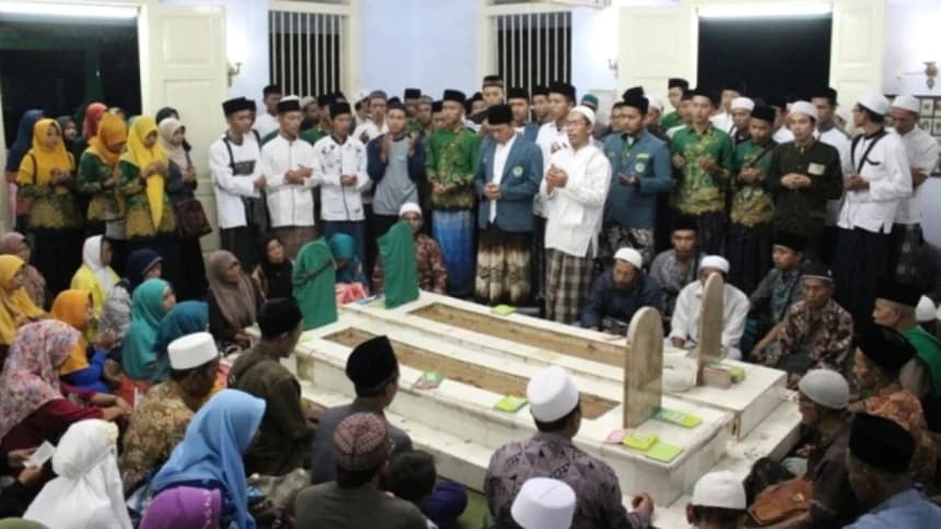 Teguhkan Aswaja, Ansor Pidie Jaya Aceh Ziarahi Makam Sesepuh NU