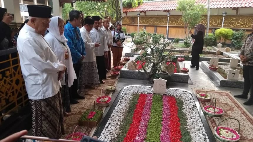 Haul Ke-14, Makam Gus Dur Diziarahi Sejumlah Tokoh Lintas Agama