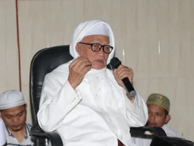 Profil KH Anwar Manshur, Pengasuh Pesantren Lirboyo, Sesepuh NU