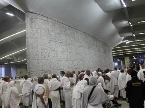 Bagaimana Cara Melontar Jamrah  yang Tertunda?