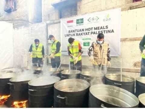 Jelang Akhir Tahun, LAZISNU Salurkan Bantuan Makanan Hangat untuk 3.000 Pengungsi di Gaza