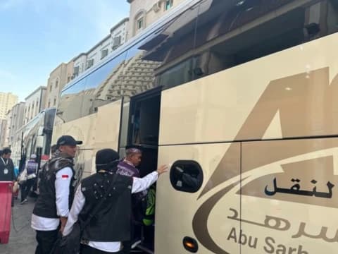Perdana, Petugas Berangkatkan 6.950 Jamaah Haji Gelombang II dari Makkah ke Madinah