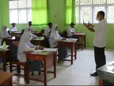 Ratusan Guru Honorer Diberhentikan, Bagaimana Nasib Mereka ke Depan?