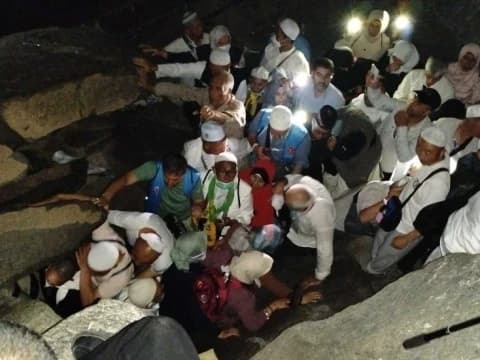 Mendaki Puncak Jabal Nur, Napak Tilas Kanjeng Nabi di Gua Hira