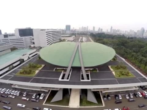 DPR Pilih Rujuk Putusan MA daripada MK dalam Aturan Usia Calon Kepala Daerah