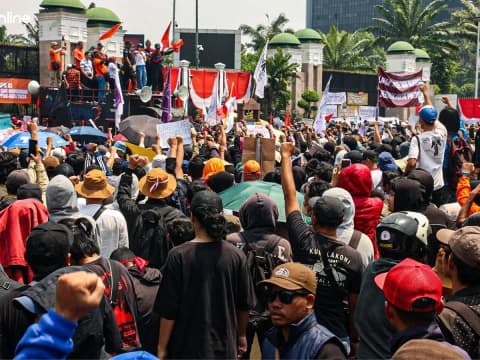 Aparat Masih Pakai Kekerasan terhadap Jurnalis dan Demonstran di Aksi Peringatan Darurat