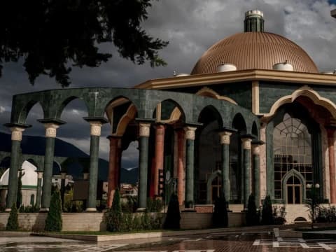 Perdana Menteri Albania Berencana Dirikan Negara Tarekat Bektash di Ibu Kotanya