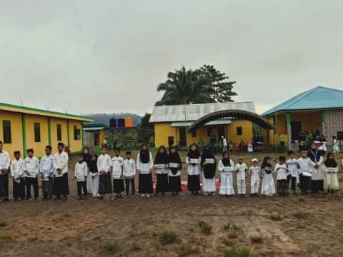 Semarak Hari Santri di Tulin Onsoi Nunukan: dari Penyaluran Beasiswa hingga Penampilan Budaya