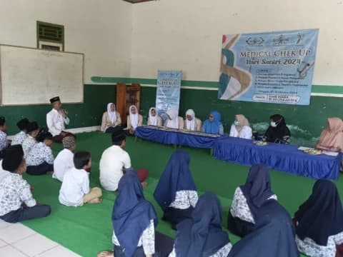 Panitia Cek Kesehatan Hari Santri 2024 Kunjungi Pesantren di Pringsewu Lampung
