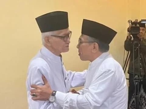 Islah Tercapai di Lirboyo, Kiai Miftach dan Gus Yahya Sepakat Gelar Muktamar Ke-35 NU Bersama