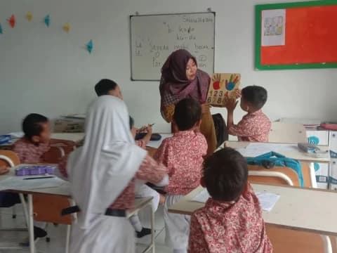 Latifah Arifiana, Guru Sekolah Inklusi di Surabaya yang Terus Tumbuhkan Potensi Anak Autis