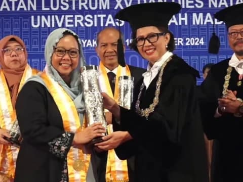 Alissa Wahid Terima Anugerah UGM 2024 sebagai Tokoh Moderasi Beragama dan Perdamaian