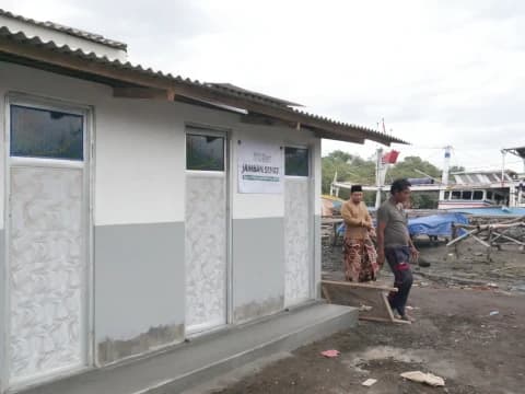 NU Care-LAZISNU Resmikan Jamban Sehat di Pesisir Pantai Probolinggo Jawa Timur